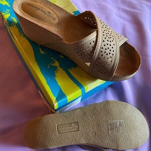Tan sandals size 8 Montego Bay Club